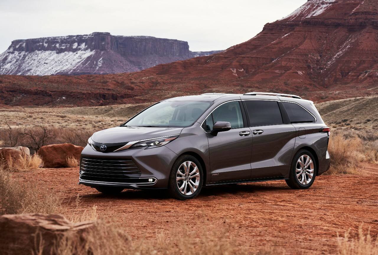 2021 Toyota Sienna Platinum hybrid minivan